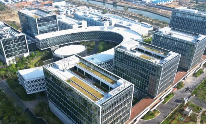 室内小间距LED显示屏技术演进与会议室场景应用解析